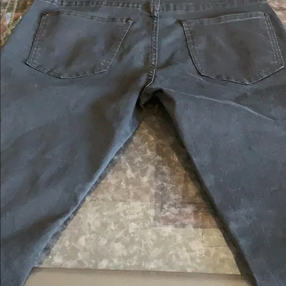 Men’s black ripped jeans. Size 33 - Picture 5 of 7